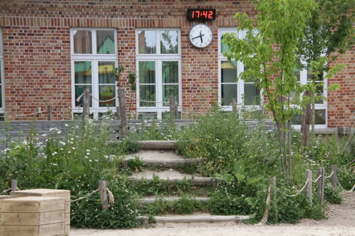 analoge en digitale klok voor speelplaats op school