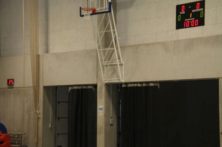 Basic 200 elektronisch scorebord met shotklokken voor basketbal en korfbal