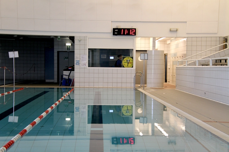 weergave temperatuur en vochtigheid zwembad